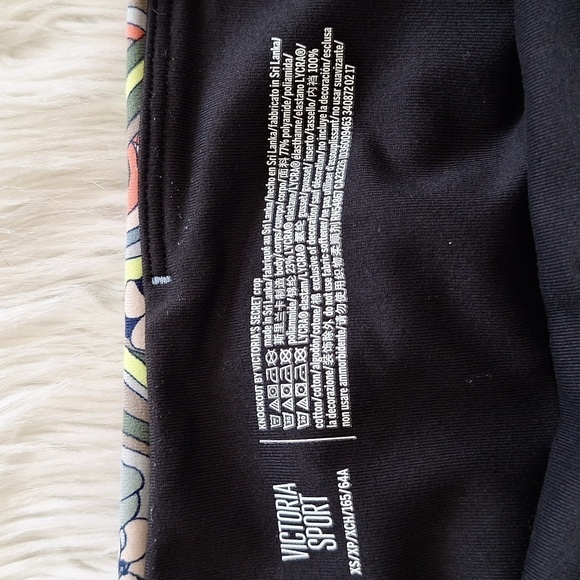 Victoria’s Secret Sport Knockout Vibrant Floral Capri Leggings - Picture 8 of 13